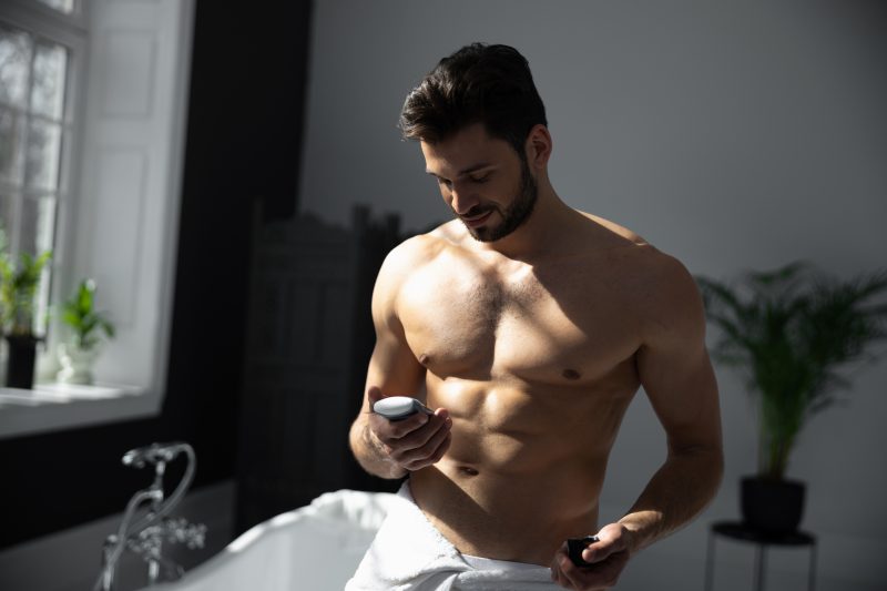 Dezodorant czy antyperspirant dla mężczyzn? Co warto wybrać?